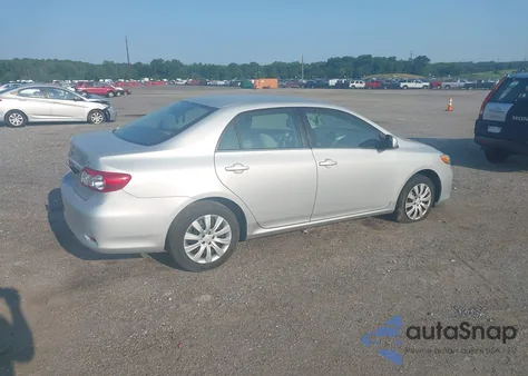 2013 Toyota Corolla Le z USA, uszkodzony, nr VIN 2T1BU4EE9DC077714